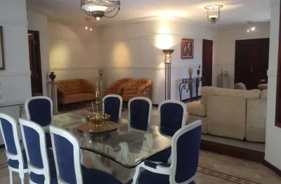 Casa à venda no jardim chapadão   bairro tranquilo e seguro, esta casa possui 4 quartos, sendo 3 suítes, o que proporciona privacidade e comodidade para toda a família. além disso, conta com 4 salas e