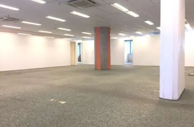 Sala para locação no centro de campinas, 416m², ar condicionado central, 4 banheiros, copa e 6 vagas de garagem.