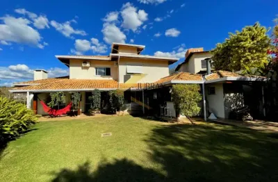 Casa em condomínio à venda em sousas com 5 suítes (1 térrea), garagem para 9 carros (3 cobertas) e lazer comum de um verdadeiro clube.