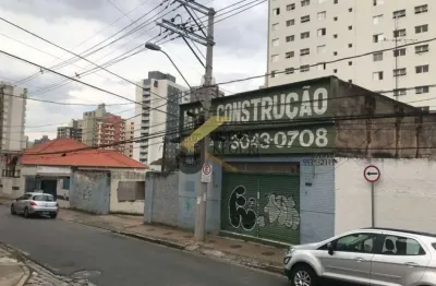 Barracão à venda no centro, com 261 m² de construção e 650 m² de terreno e garagem para vários carros