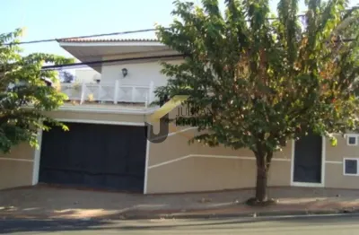 Casa  residencial ou comercial à venda e locação em avenida de grande fluxo,em um dos bairros mais requisitados da cidade, escritório,