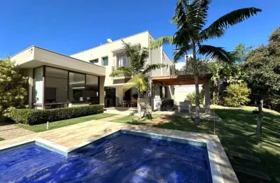 Casa à venda em condomínio em joaquim egídio - campinas, com 3 suítes lazer privativo e garagem para vários carros.