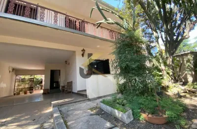 Casa à venda no jardim chapadão, com 3 quartos (1 suíte) e garagem para vários carros.