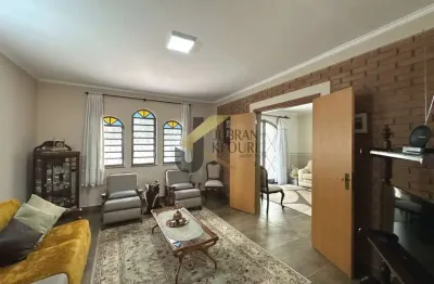 Casa à venda na vila nogueira - campinas, com 3 quartos (1 suíte com quarto de apoio) e garagem para vários caros.