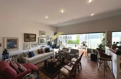 Casa á venda em condomínio na região do gramado - campinas, com 4 suítes, lazer privativo e garagem para 4 carros.