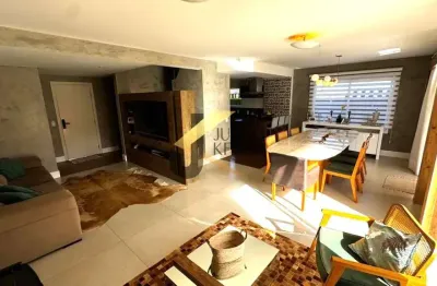 Casa a venda em condomínio na região do alphaville com 3 quartos sendo  todos suítes uma máster com closet ,