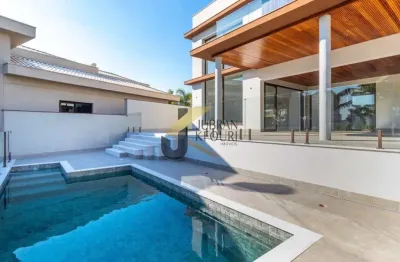 Casa em condomínio à venda na região do Shopping Galeria - Campinas, com 4 suítes, lazer comum e garagem com ponto de carregamento de carro elétrico.