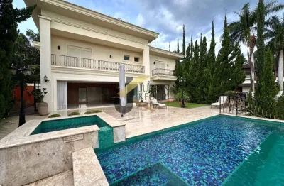 Casa fantástica em condomínio à venda em Valinhos - SP, com 4 suítes, home theater, lazer privativo e garagem para vários carros.