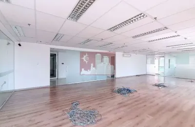 Conjunto comercial de salas prontas para uso, inclusive com ar condicionado, com 260mt2 e 7 vagas