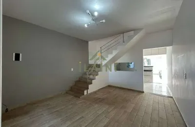 Casa com 3 quartos para alugar na Rua Bagdá, Santa Regina, Camboriú