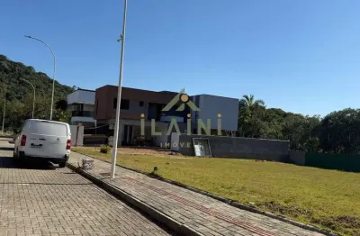 Lote em condominio fechado de alto padrão em camboriú