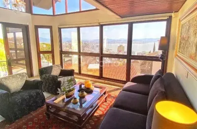 Casa residencial com 4 suítes no centro de florianópolis