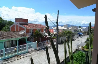 Casa residencial de 3 dorms no bairro ponta de baixo