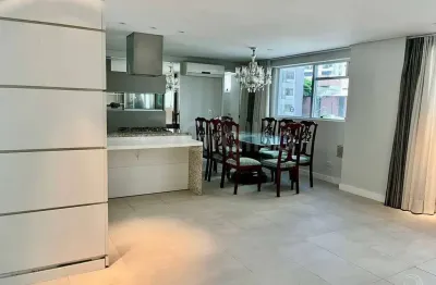Apartamento com 2 suítes e 97m² privativos no centro de florianópolis