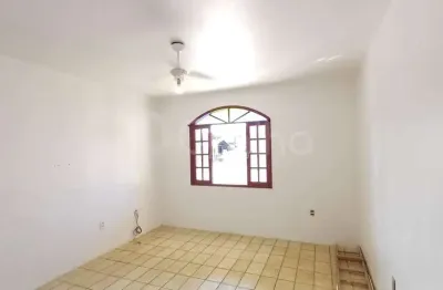 Casa de 170m² com 3 quartos sendo 1 suíte na daniela