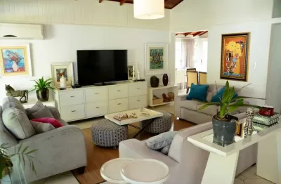 Casa residencial de 2 dorms no bairro lagoa da conceição