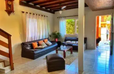 Casa de 192m² com 5 quartos sendo 1 suíte no rio tavares