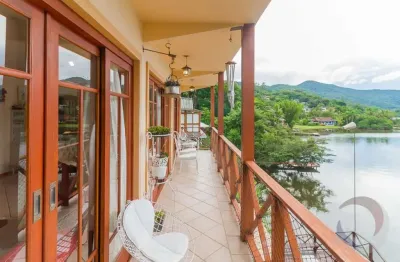 Casa residencial de 3 dorms no bairro canto da lagoa