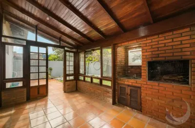 Casa residencial de 274m² com 3 quartos no carianos