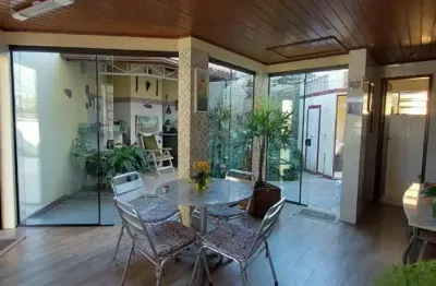 Casa com 5 quartos à venda na Rua Paula Ramos, --, Coqueiros, Florianópolis