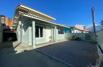 Casa com 3 quartos à venda na Rua das Goiabeiras, --, Madri, Palhoça