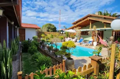 Casa residencial de 4 dorms no bairro armação do pântano do sul
