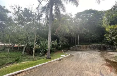 Terreno de 615.63m² no bairro armação do pântano do sul
