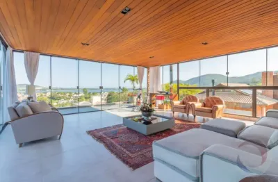 Casa de alto padrão com 751,66m² e 3 suítes na lagoa da conceição
