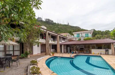 Casa com 5 quartos à venda na Rua Doutor Percy João de Borba, --, Trindade, Florianópolis