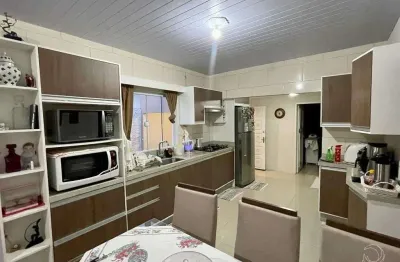 Casa residencial de 5 dorms no bairro forquilhinhas