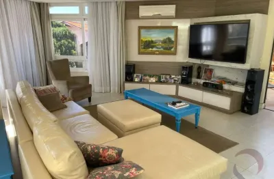 Casa com 8 quartos à venda na Rua dos Antúrios, --, Trindade, Florianópolis