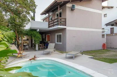 Casa em condomínio fechado com 5 quartos à venda na Rua Gécio de Souza e Silva, --, Sambaqui, Florianópolis