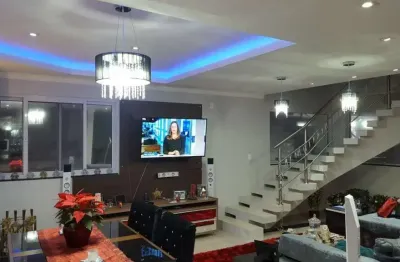 Casa residencial de 350m² com 4 suites no saco grande