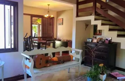 Casa com 3 quartos à venda na Rua Itapuã, --, Itacorubi, Florianópolis