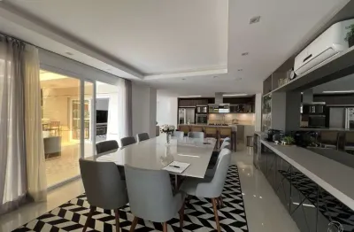 Casa alto padrão, 4 dormitórios no bairro itacorubi.