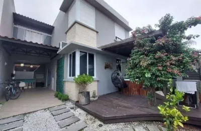 Casa com 3 dormitórios campeche com área churrasqueira e varanda coberta