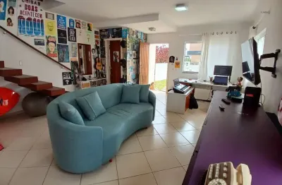 Excelente casa residencial de 2 pisos com 3 quartos