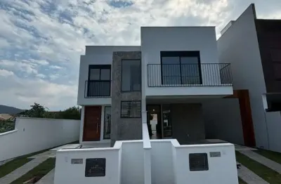 Casa de 144m² com 3 quartos sendo 1 suíte no campeche