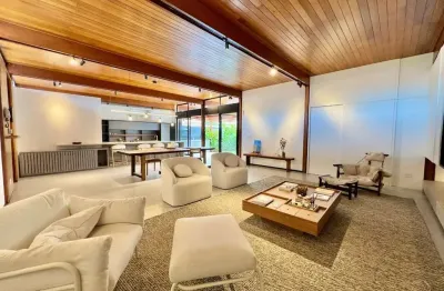 Casa com 3 quartos sendo 2 suítes e 228m² no córrego grande