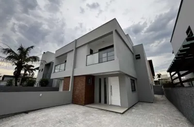 Casa geminada com 3 quartos no carianos, florianópolis