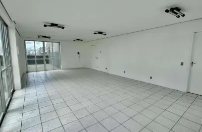Sala comercial com terraço e 270,20 m² no balneário do estreito