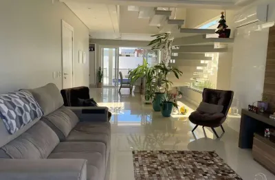 Casa de 360m² com 3 quartos sendo 1 suíte na pedra branca