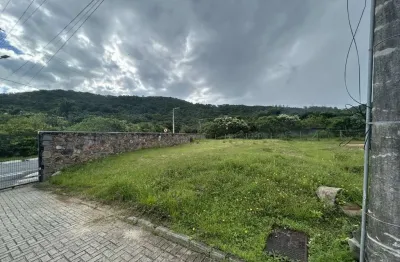 Terreno em condomínio fechado, com 400m² no bairro canasvieiras, florianopolis.