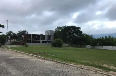 Terreno com 451,67m² em condomínio fechado no bairro ratones