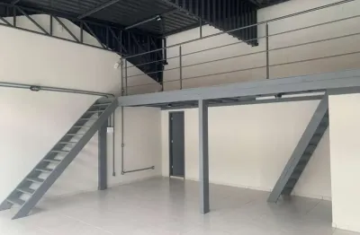 Casa comercial com 3 salas e 1 galpão no saco dos limões