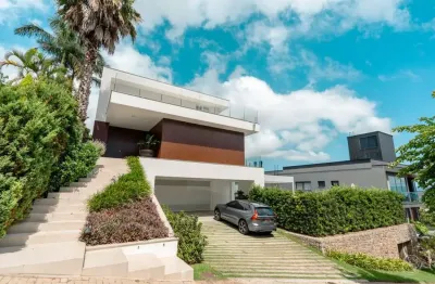 Casa de 604m² com 4 quartos sendo 3 suítes em cacupé