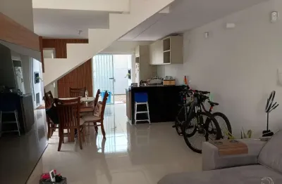 Casa de 100m² com 3 quartos sendo 1 suíte em forquilhas