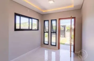 Casa residencial com 3 quartos, sendo 1 suíte e 2 demi-suítes em ponta das canas, florianópolis