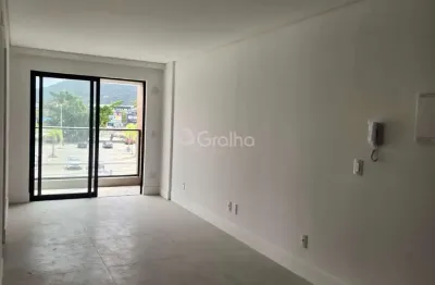 Apartamento com 2 quartos sendo 1 suíte no bairro saco grande em florianópolis
