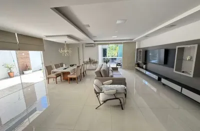 Casa de 285m² com 4 quartos sendo 3 suítes no monte verde